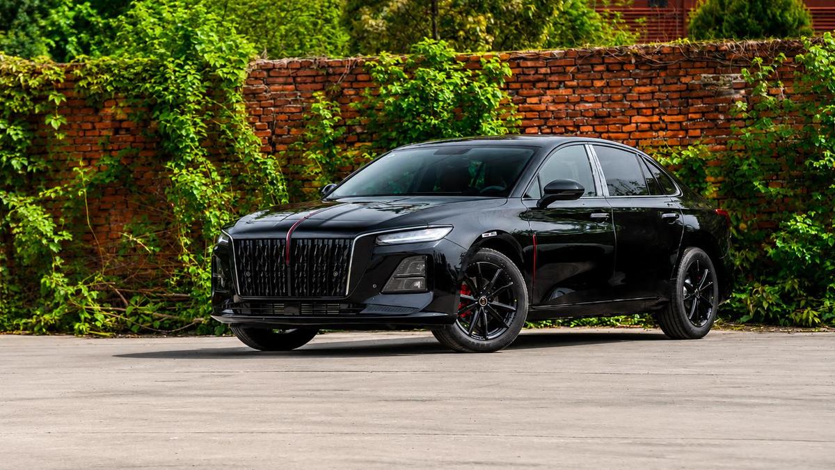 Hongqi H5 с обновленным интерьером выходит в России: старт продаж и особенности модели