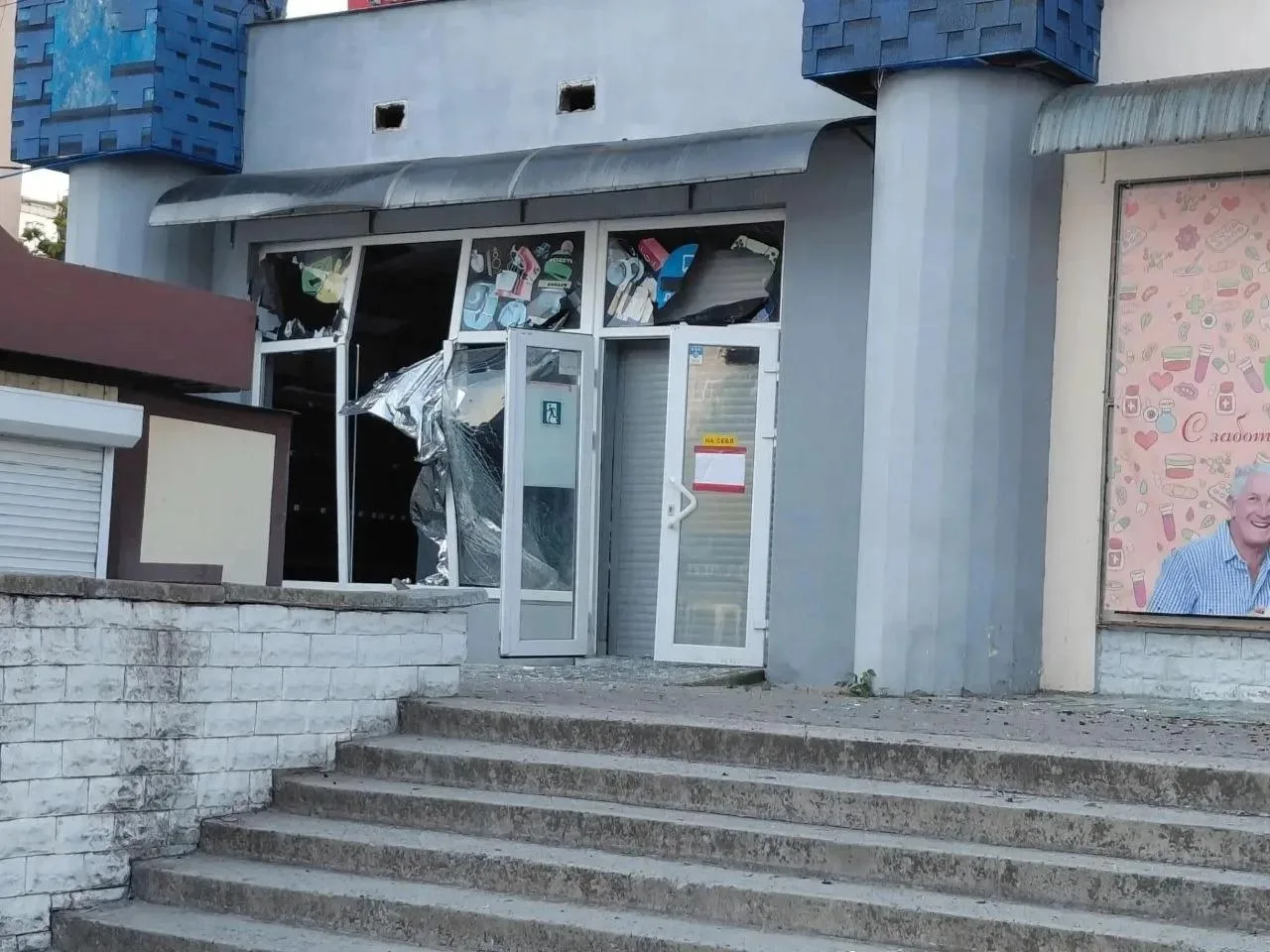 Один человек погиб, еще четверо пострадали при ударе дрона ВСУ по автобусной остановке в Энергодаре, сообщил мэр города