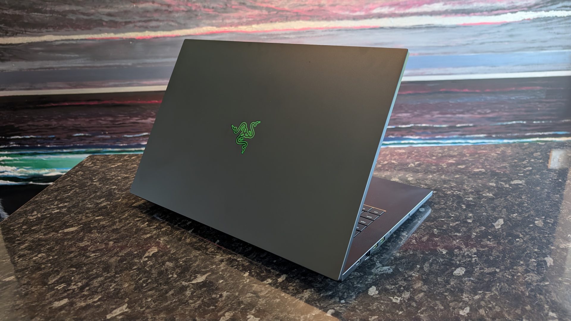 Обзор Razer Blade 18: невероятно быстрый и горячий монстр картинка Razer Blade 18