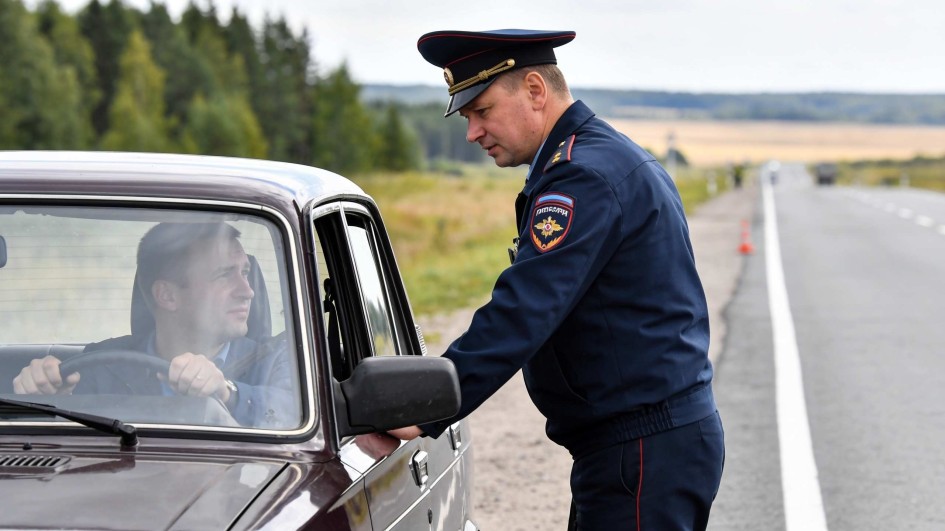 Верховный суд разъяснил: завершение обгона через сплошную - это нарушение