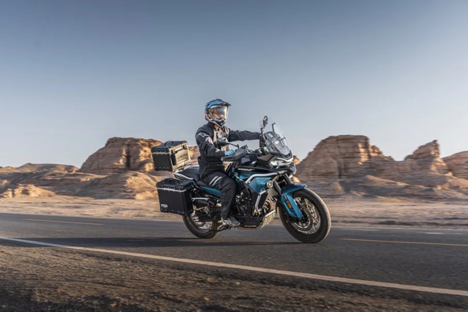 CFMOTO 800MT ES: электронная подвеска и ассистенты Bosch в новом туристическом мотоцикле