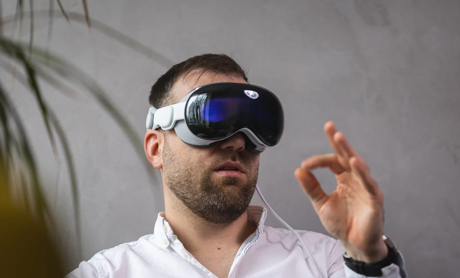 Apple может выпустить умные очки вместо бюджетной гарнитуры Vision Pro картинка Apple закрыла проект дешевой версии Vision Pro | DGL.RU