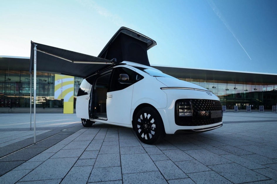 Hyundai Staria Camper: электрокемпер с солнечной панелью и умным стеклом для Европы