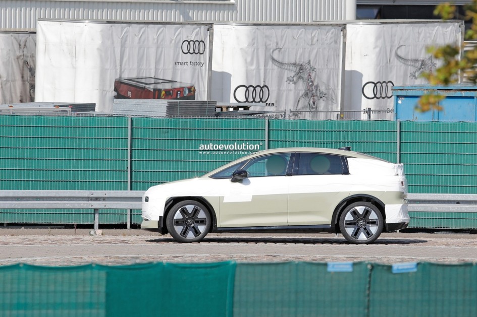 Audi A2 e-tron 2027: прототип без камуфляжа и неожиданные детали на тестах