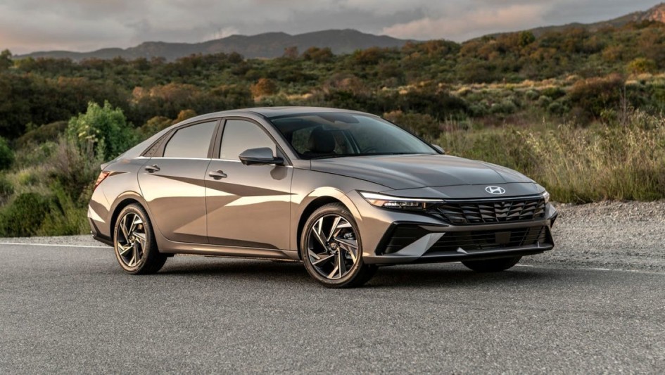 Hyundai Avante восьмого поколения: новые технологии и неожиданные решения