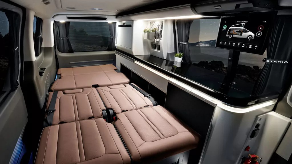 Hyundai Staria Кемпер: электрокемпер с солнечной батареей и умным стеклом для Европы