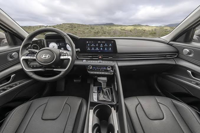 Hyundai Avante восьмого поколения: свежие технологии и неожиданные решения