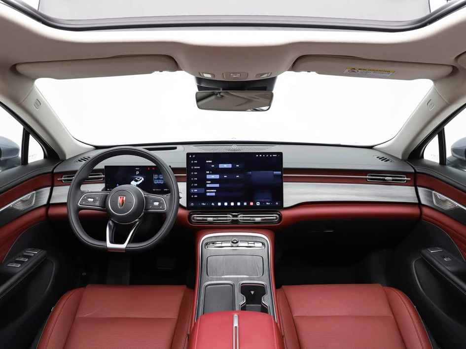 Hongqi H5 с новым интерьером выходит в России: старт продаж и детали модели