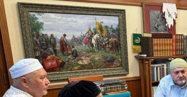 Замглавы ДУМ Мухетдинова оштрафовали за картины с монгольским пиром на телах русских князей