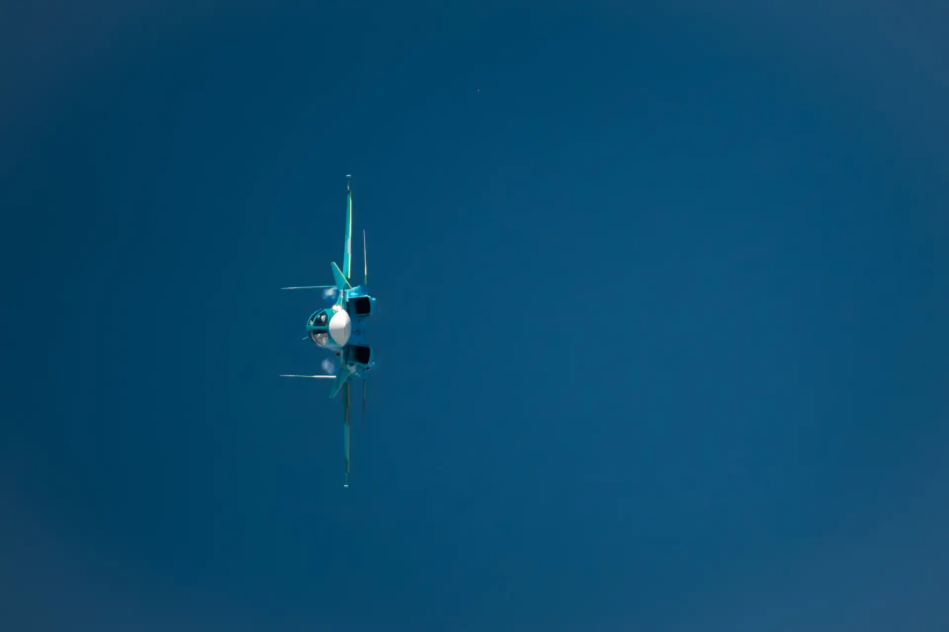 Заводское авиашоу с участием Су-34, И-16 и Як-40 в честь 95-тилетия Новосибирского авиационного завода им. В.П. Чкалова