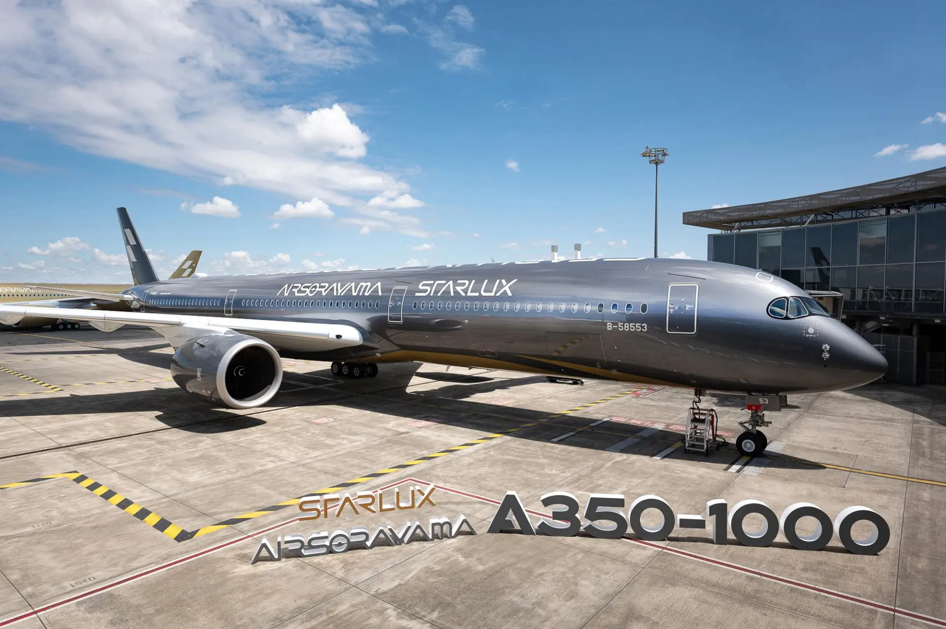 STARLUX получила один из самых необычных Airbus A350-1000 в мире