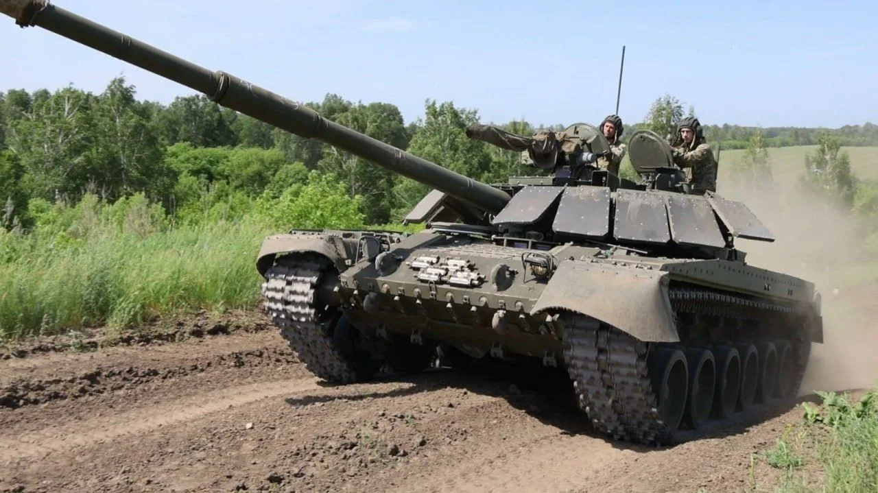 На кадрах - модернизированный российский танк Т-80УЕ-1