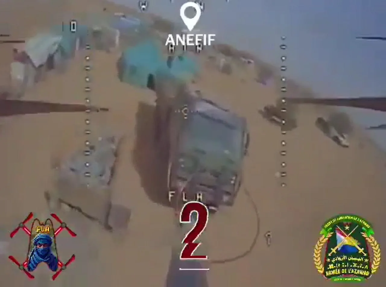 Азавадские боевики также не отстают в применении FPV-дронов и публикуют кадры ударов по технике армии Мали и "Африканского корпуса" на базе в районе Анефиса