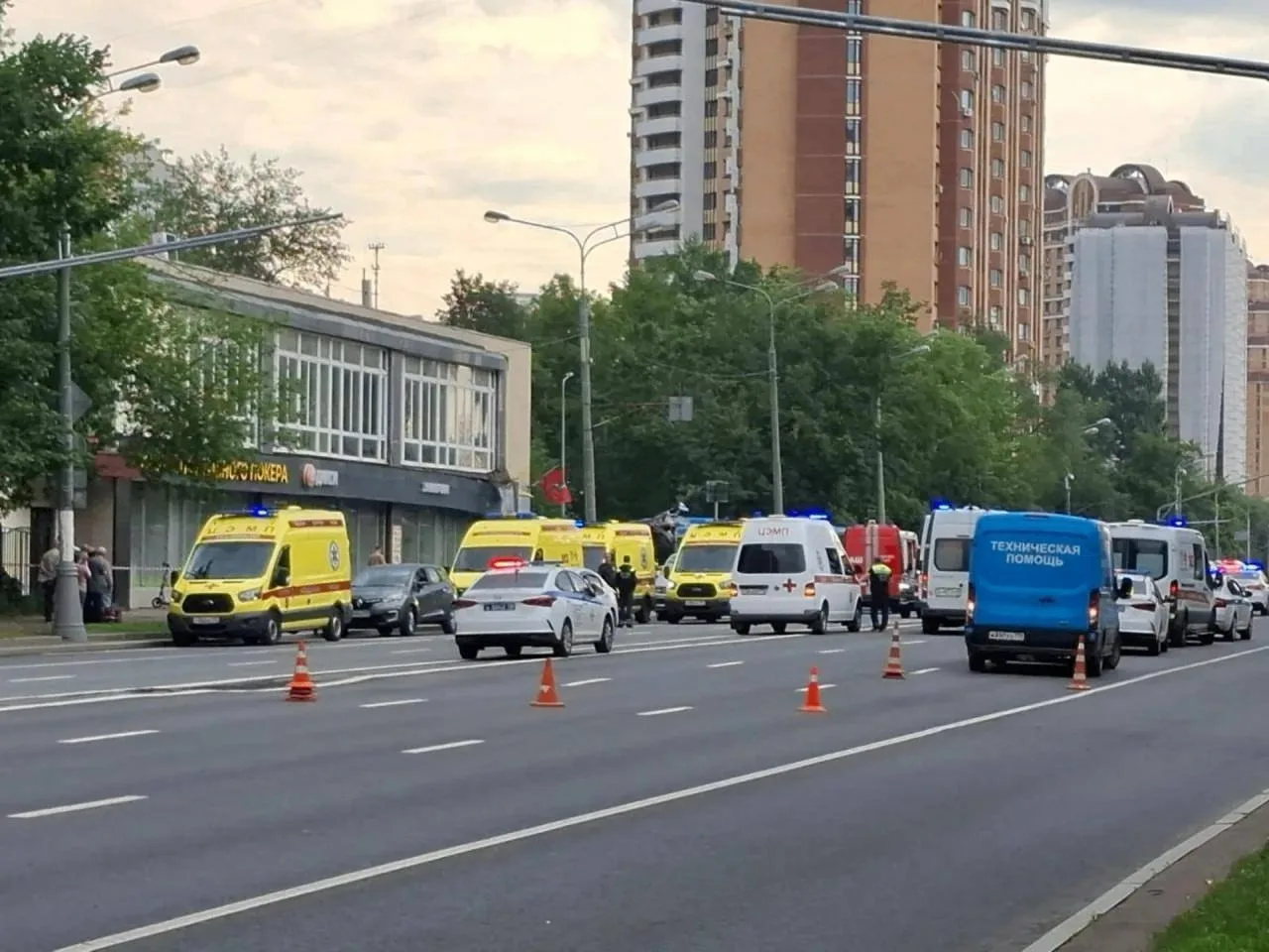 Жуткая авария с автобусом в Москве — 11 человек увезли в различные больницы. ДТП произошло утром на Нижегородской улице