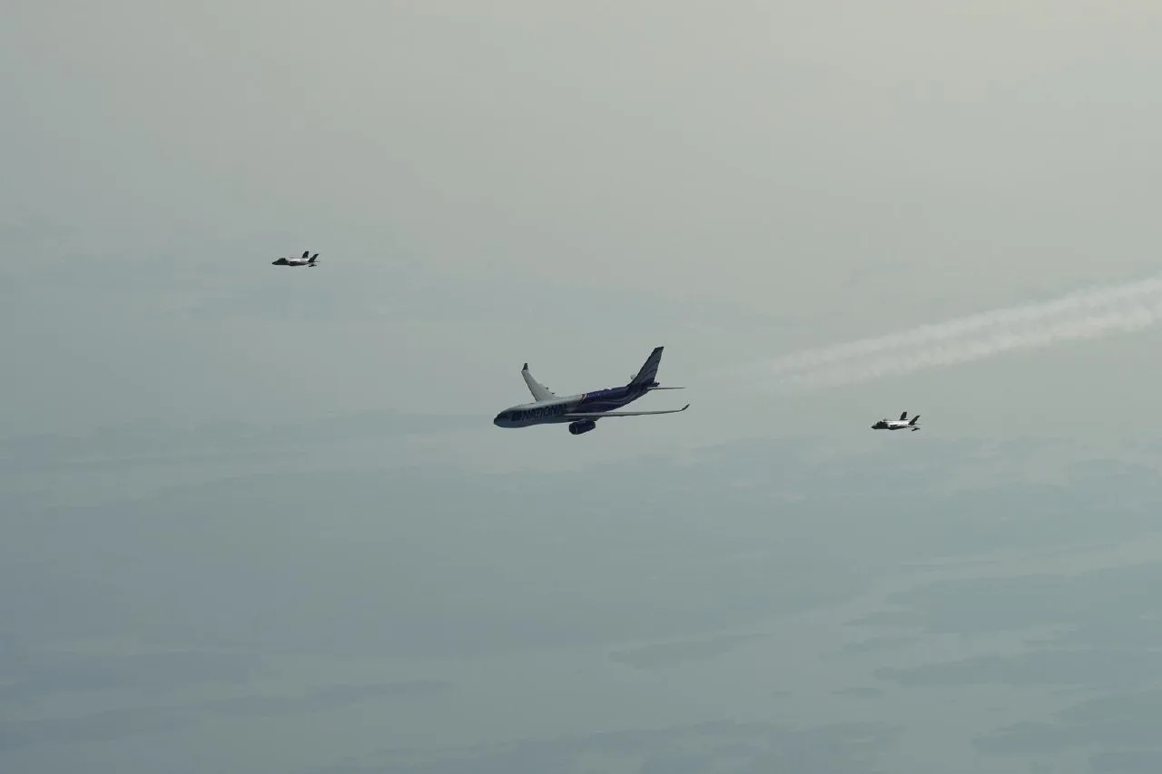 Истребители F-35A встретили Холанна и сборную Норвегии после ЧМ