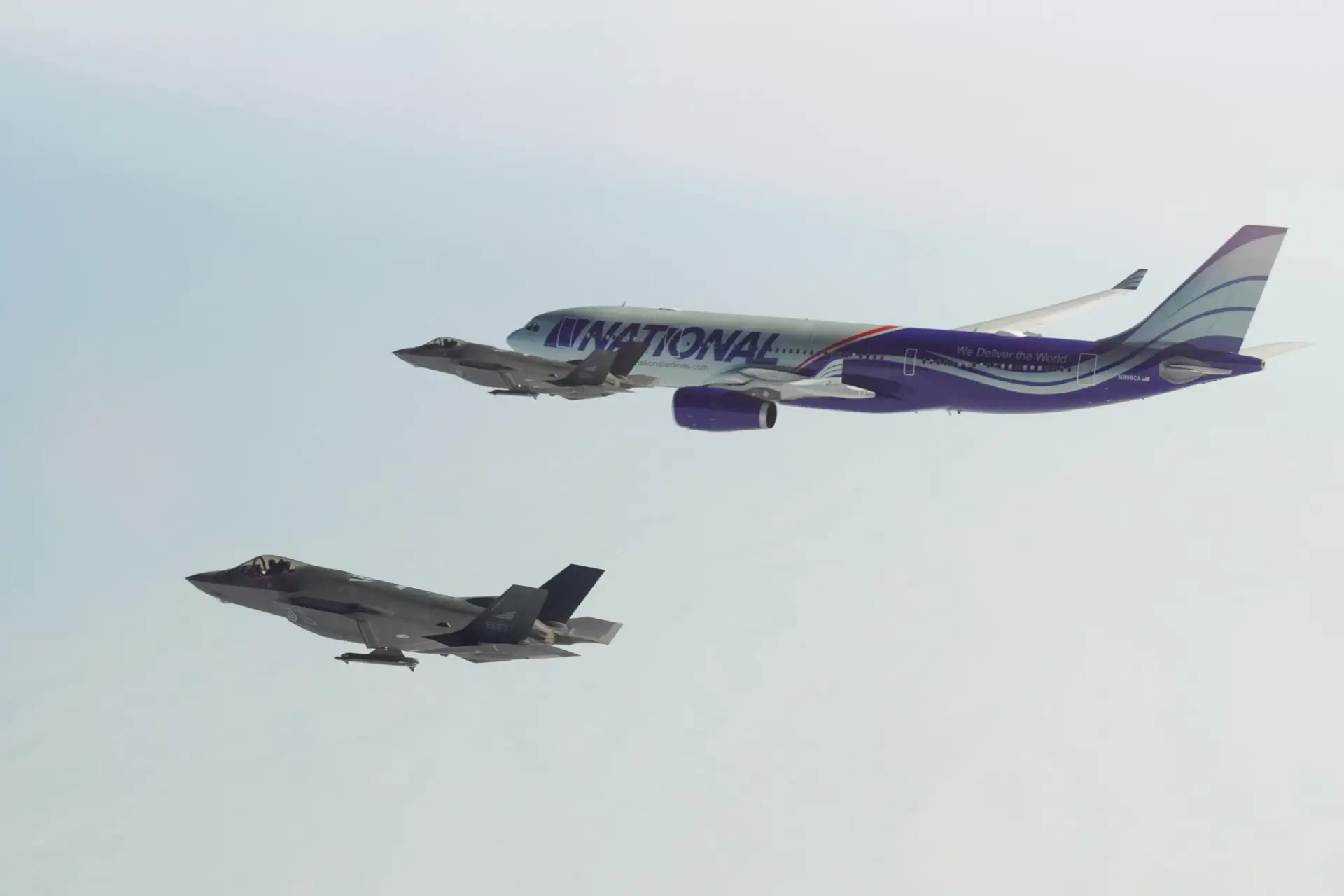 Истребители F-35A встретили Холанна и сборную Норвегии после ЧМ