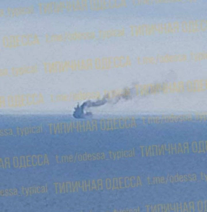 ВС РФ в течение дня продолжили нанесение ударов по портам Украины и судам, задействованным в интересах ВСУ, сообщает МО