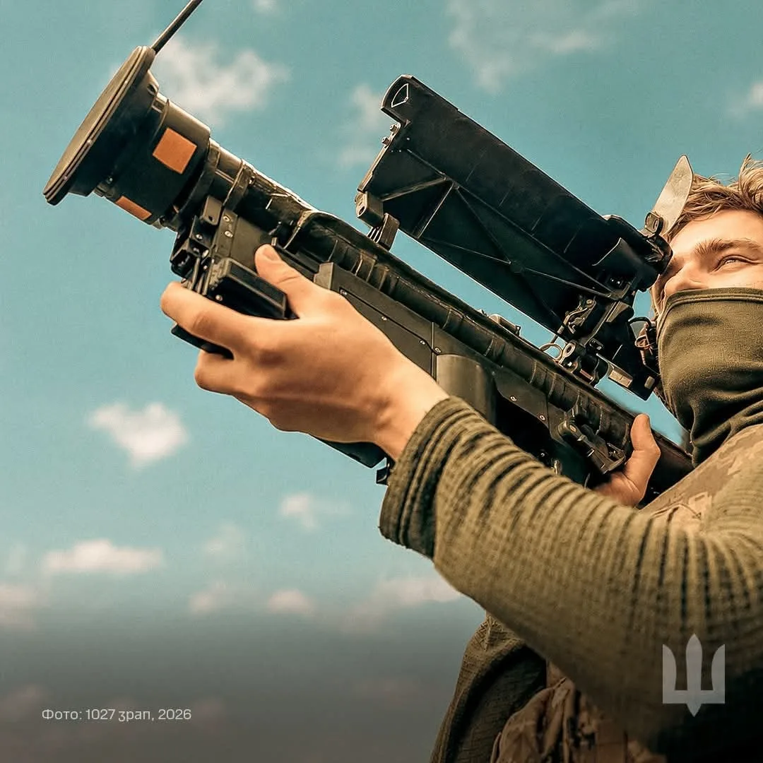 На кадрах - американский переносной зенитный ракетный комплекс FIM-92 Stinger на вооружении 1027-го зенитного ракетно-артиллерийского полка ВСУ, июль 2026 года