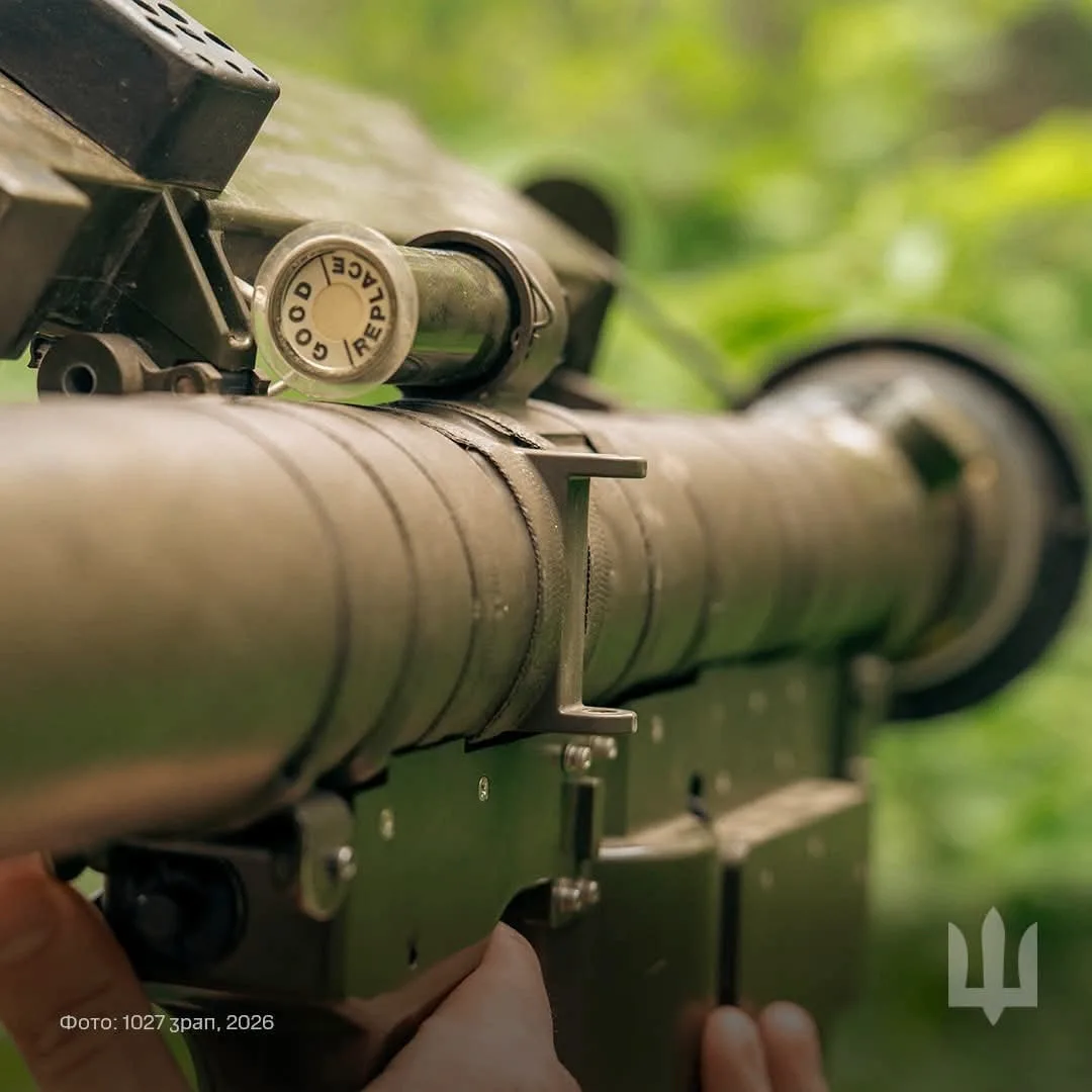 На кадрах - американский переносной зенитный ракетный комплекс FIM-92 Stinger на вооружении 1027-го зенитного ракетно-артиллерийского полка ВСУ, июль 2026 года