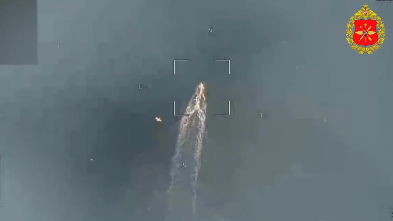 Процесс уничтожения украинских БЭК Sargan-3000 в акватории Черного моря ударами "Ланцетов" и стрелковым огнем
