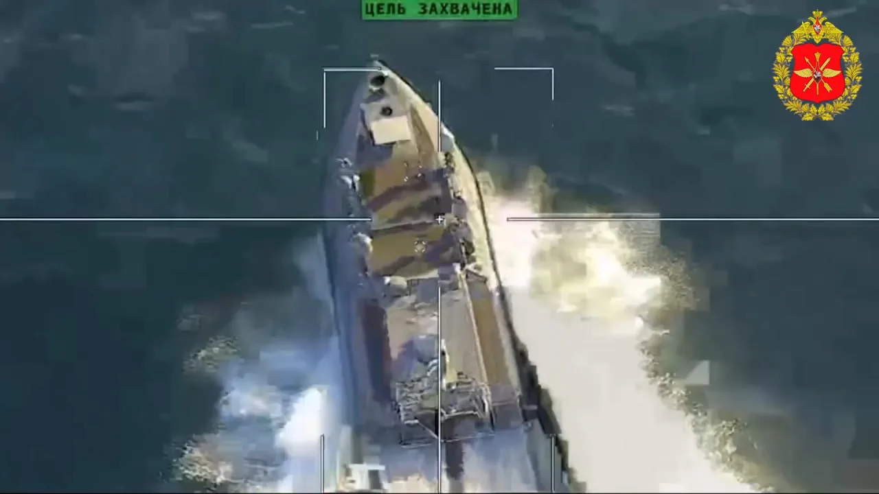 Процесс уничтожения украинских БЭК Sargan-3000 в акватории Черного моря ударами "Ланцетов" и стрелковым огнем