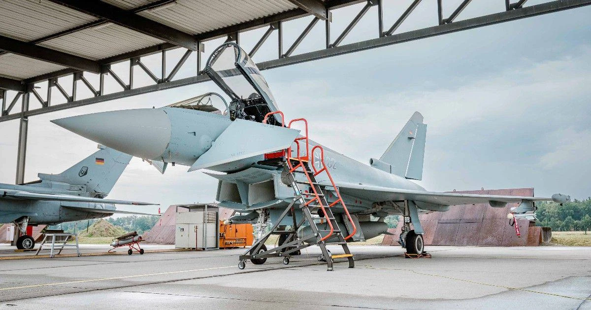 Компания Airbus Defense & Space рапортует, что первый новый истребитель Eurofighter Typhoon Tranche 4 (б.н 34+02) по программе Quadriga для ВВС Германии, совершил свой первый испытательный полет на предприятии Airbus в Манчинге (Германия)
