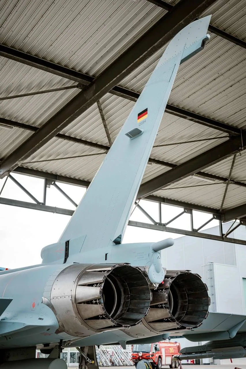 Компания Airbus Defense & Space рапортует, что первый новый истребитель Eurofighter Typhoon Tranche 4 (б.н 34+02) по программе Quadriga для ВВС Германии, совершил свой первый испытательный полет на предприятии Airbus в Манчинге (Германия)