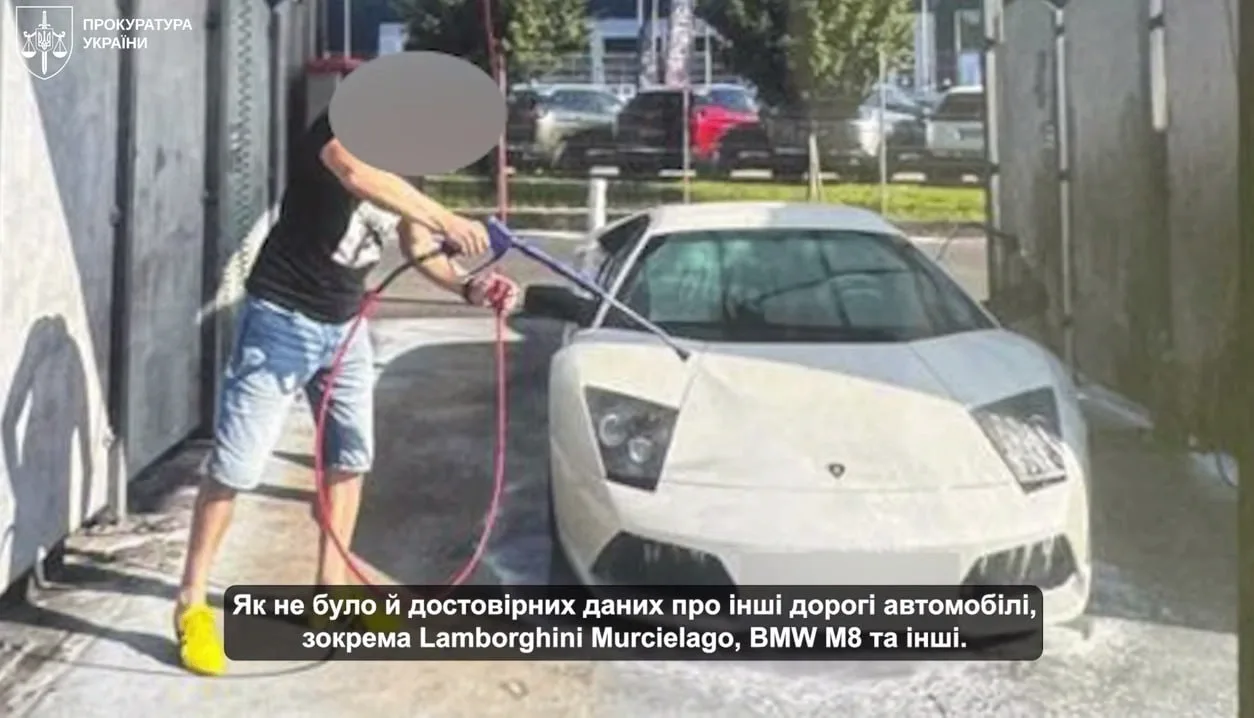 Экс-глава военного завода на Украине пустил предприятие на металлолом, а сам скупал элитные авто
