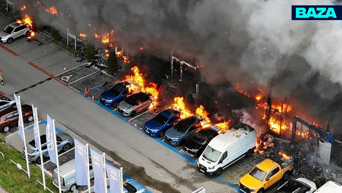 В Варшаве вместе с автомобилями сгорел салон Ford