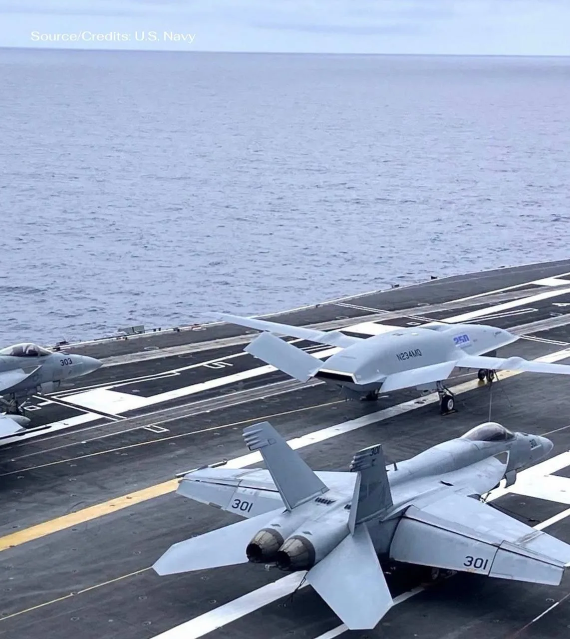 На недавно опубликованных снимках ВМС США показан демонстрационный БЛА-заправщик MQ-25A T1 на борту авианосца Nimitz во время учений FLEETEX 250