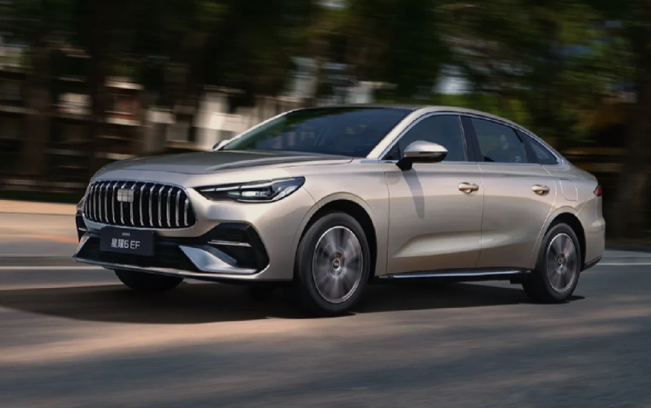 Geely Galaxy 6 EF: седан с гибридом на метаноле и бензине без ограничений