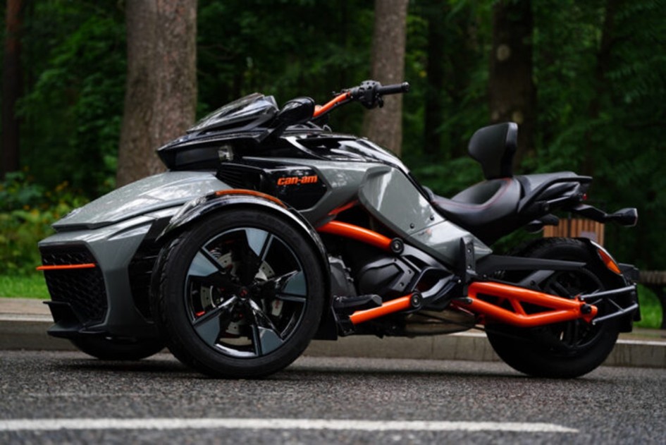 BRP Can-Am SPYDER F3-S: спортивный трицикл с мотором Rotax 1330 и режимом SPORT