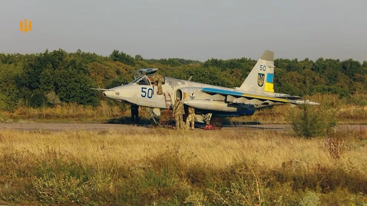 На кадрах - бывший македонский штурмовик Су-25 из состава 299-й бригады тактической авиации ВС ВСУ
