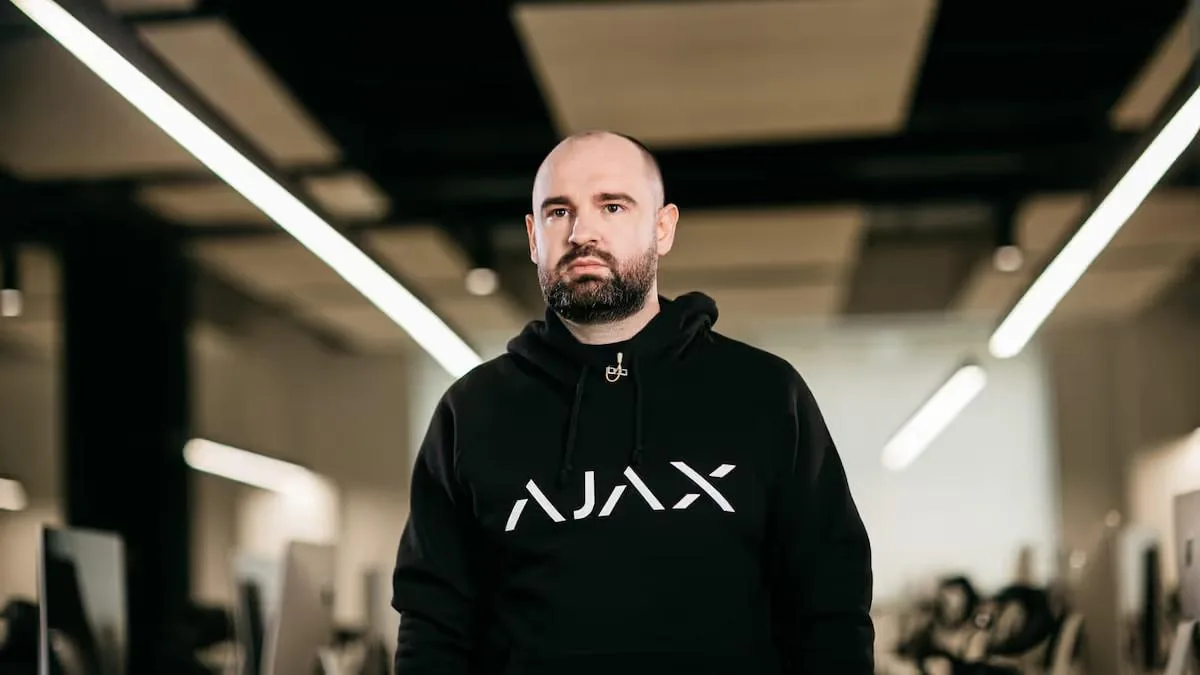 Одни из самых популярных камер и датчиков "Умного дома" в России принадлежат одному из главных спонсоров ВСУ Александру Конотопскому