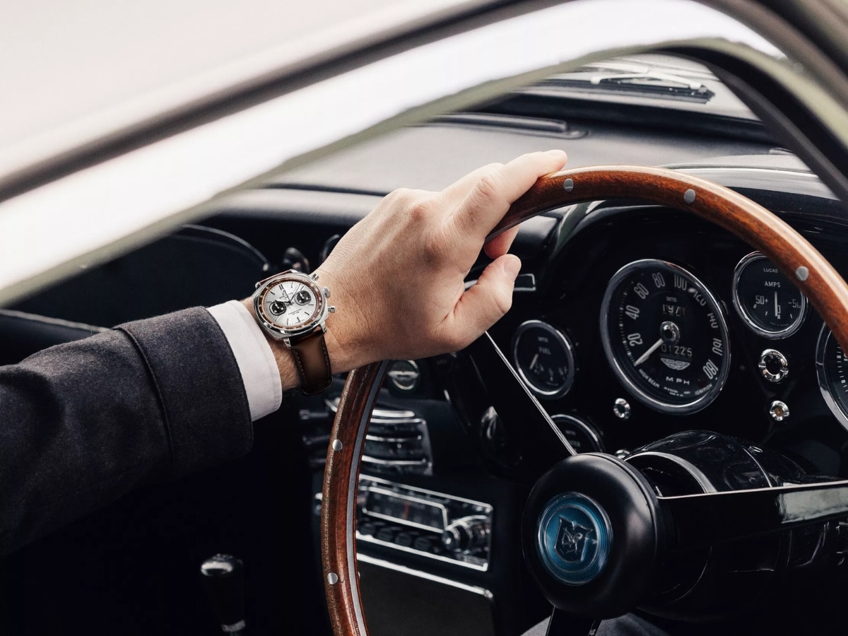 Breitling представила лимитированную коллекцию хронографов Top Time B01 в стиле Aston Martin DB5 картинка Часы Breitling Top Time B01 вышли в серии DB5 | DGL.RU