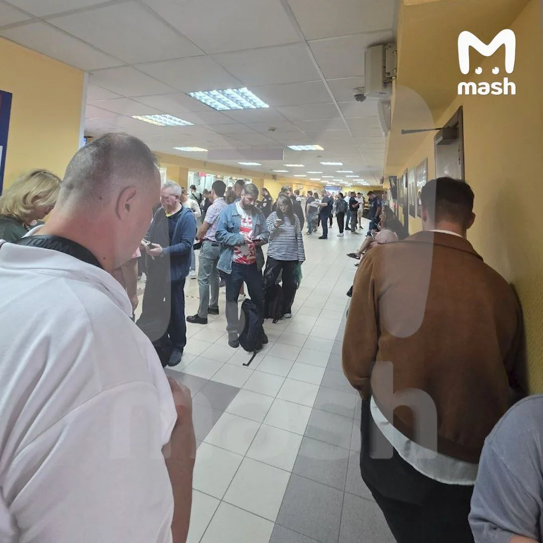 В столичном ГИБДД массовая проблема с выдачей прав и переоформлением транспорта — по данным Mash, очереди возникли из-за сбоя в базе данных ведомства