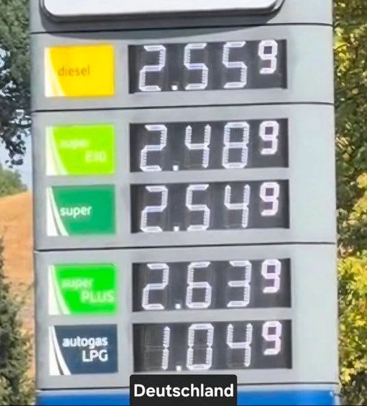 Цены на топливо растут не только в России. В Германии дизель 2,55 евро за литр (251 рубль)