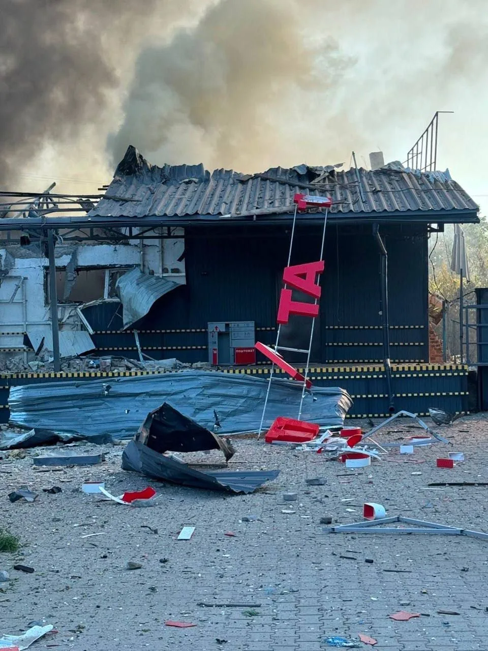 Грузовое отделение "Новой почты" в Прилуках Черниговской области полностью уничтожено в результате прилета