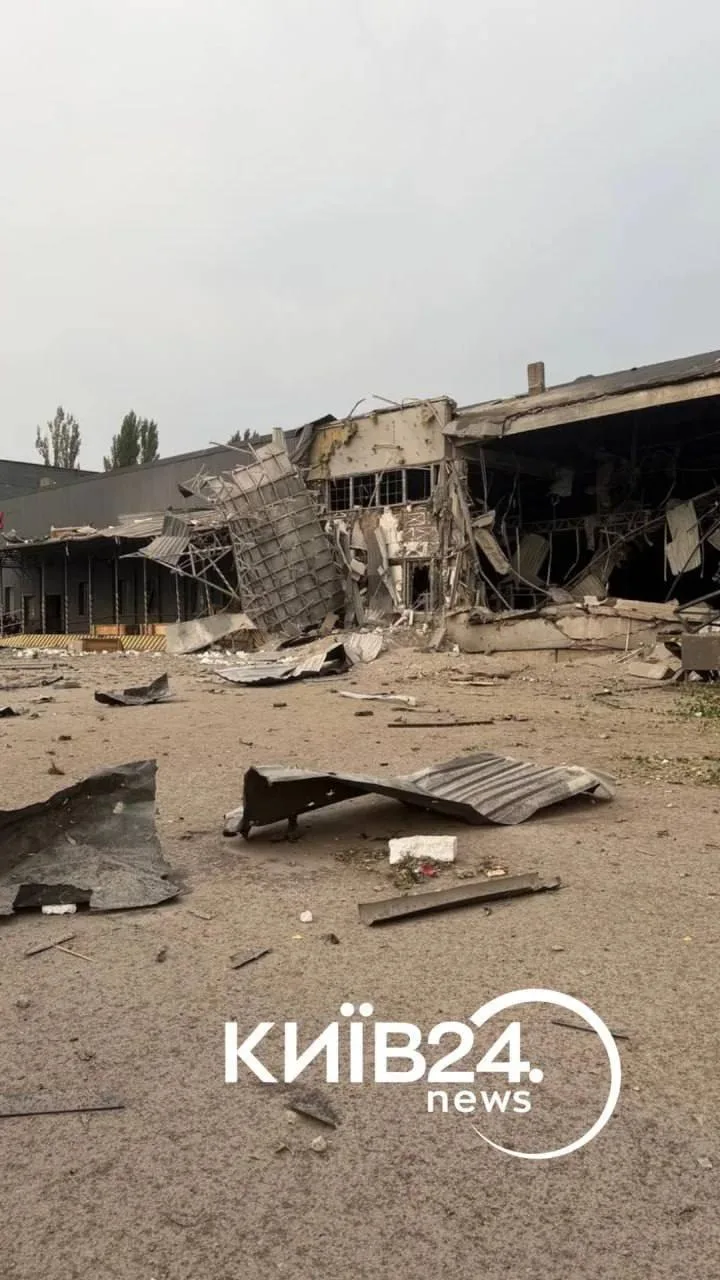 Последствия сегодняшних ударов по логистическим складам Rozetka в Броварах, и по отделению Новой Почты в Оболонском районе Киева