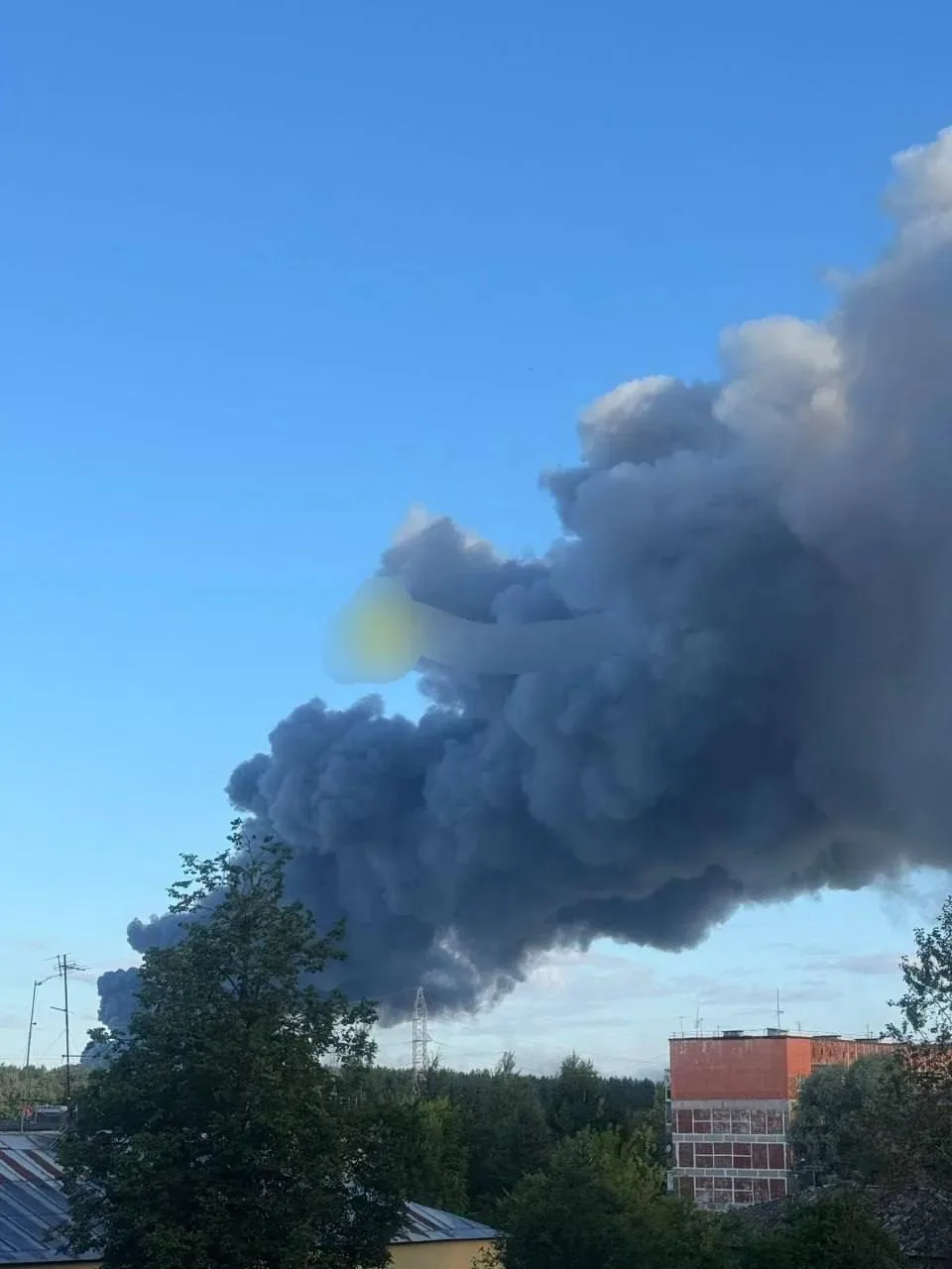 Пять человек погибли и еще шестеро получили ранения в результате атаки беспилотников на Московскую область, сообщил губернатор