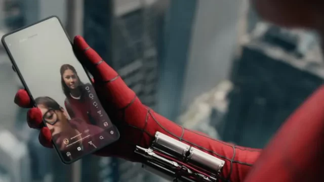 Реклама Samsung Galaxy Z Flip 8 в фильме | DGL.RU