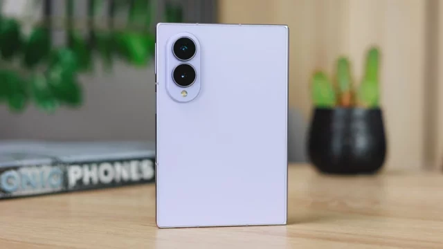 Успех нового широкоформатного смартфона Galaxy Z Fold 8 превзошел самые смелые ожидания Samsung
