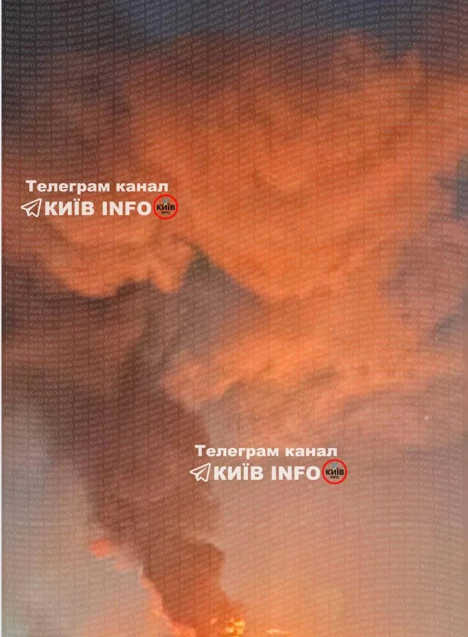 Сообщается о пожарах и перебоях со светом в Киеве