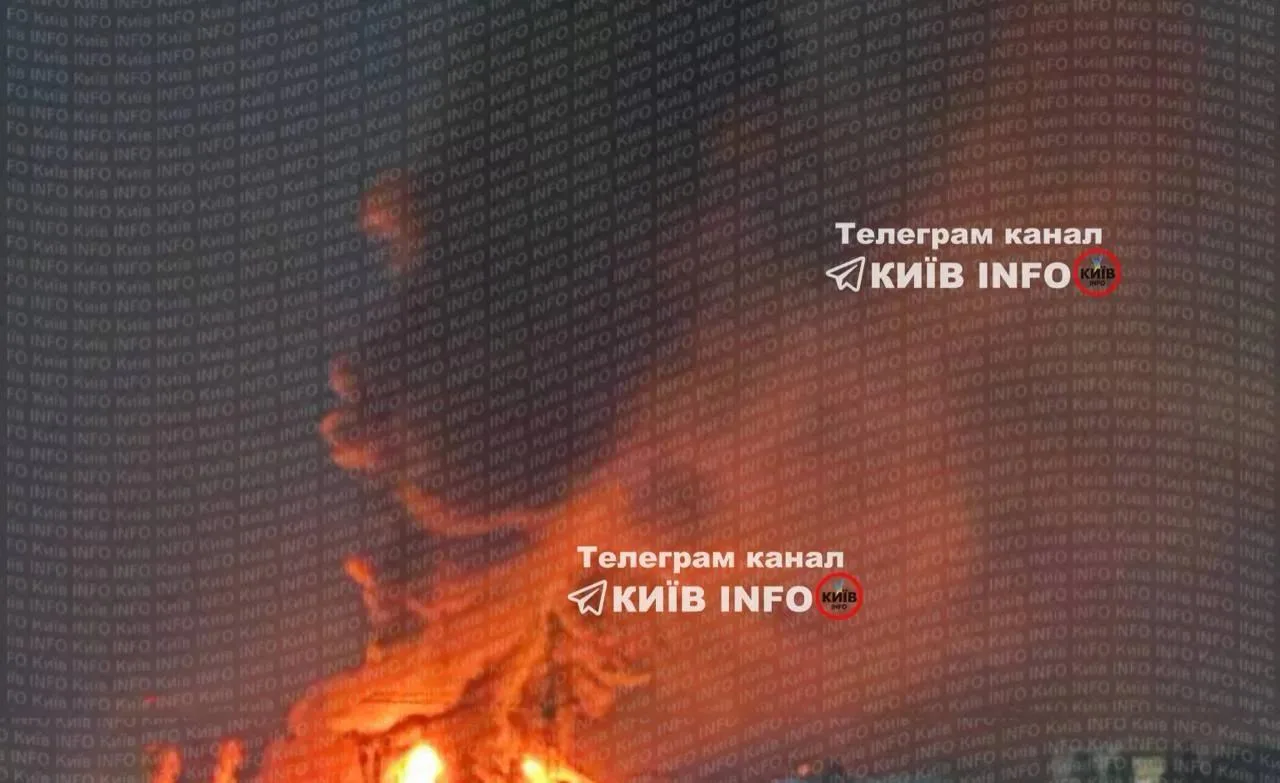 Сообщается о пожарах и перебоях со светом в Киеве