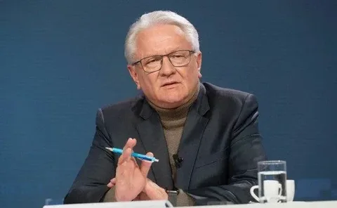 Совершенно внезапно на фоне обнаруженного в аэропорту Лейпцига дрона гендиректор оборонного гиганта Rheinmetall Армин Паппергер заявил, что с неизвестными беспилотниками в Германии нужно срочно разобраться