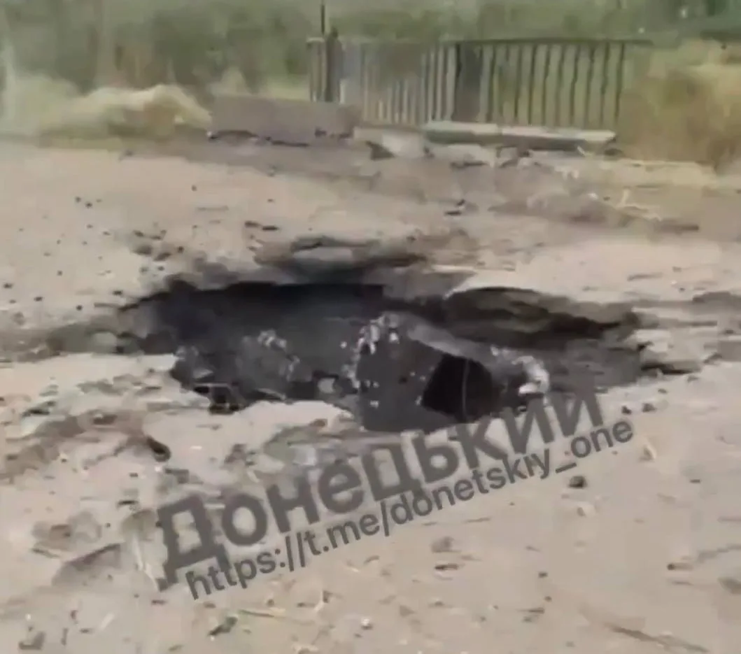 Последствия удара по очередному мосту в Славянске, на этот раз связывающему город с поселком Былбасовка на западе