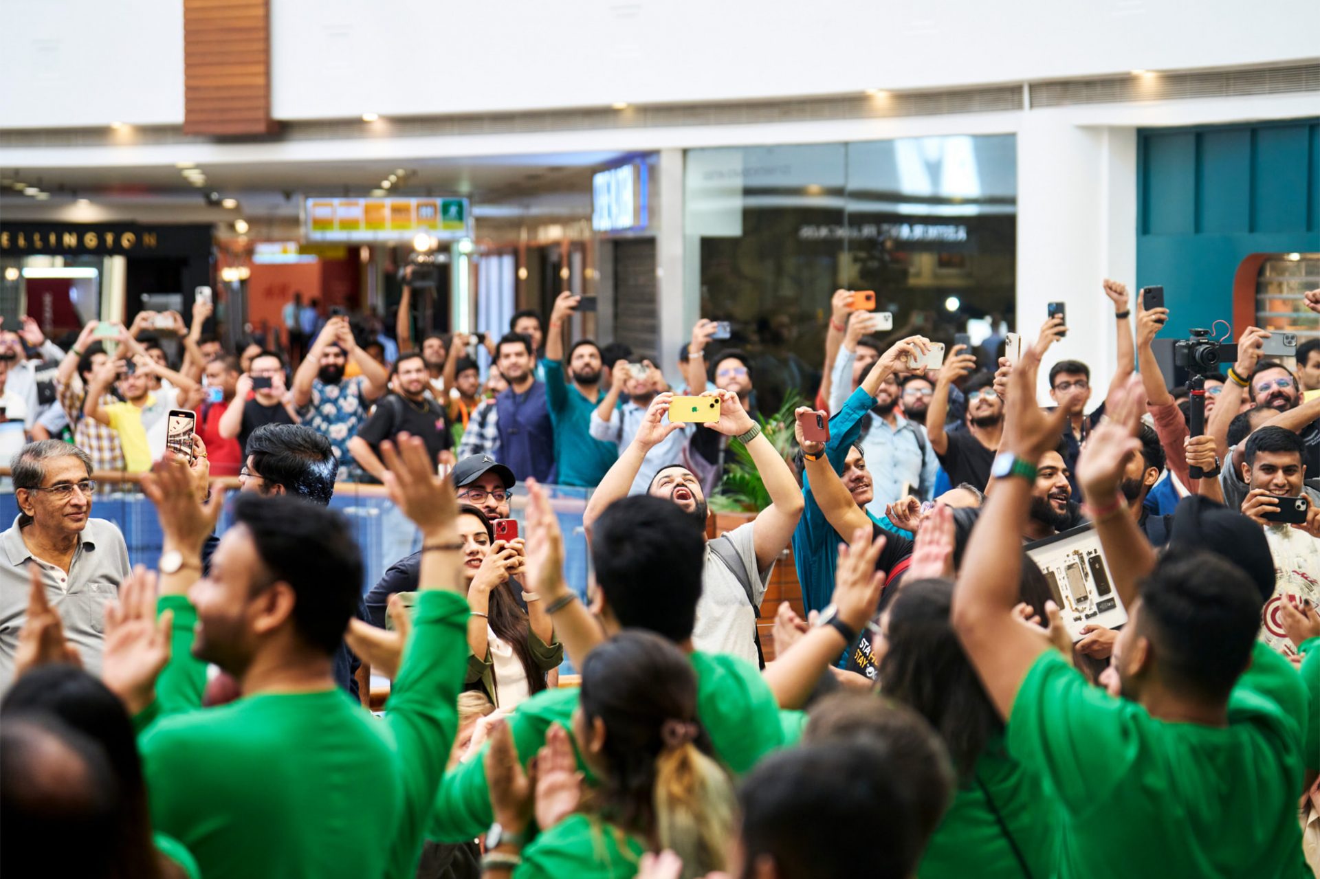 Годовой объем продаж Apple в Индии впервые превысил 10 миллиардов долларов картинка Продажи Apple в Индии выросли до $10 млрд | DGL.RU