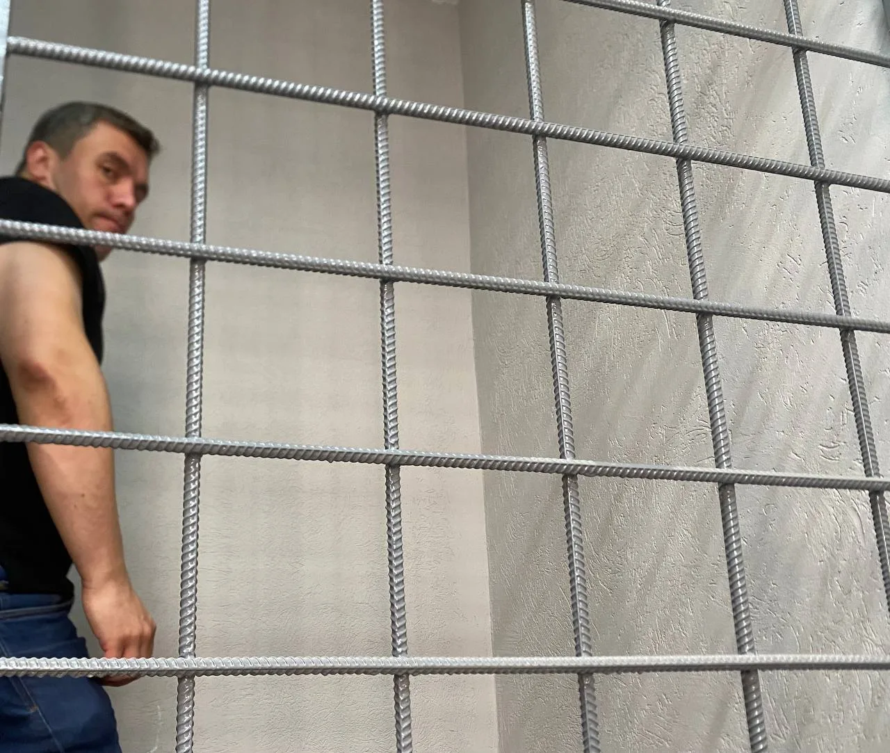 За демонстрацию экстремистской символики задержан скандальный экс-депутат