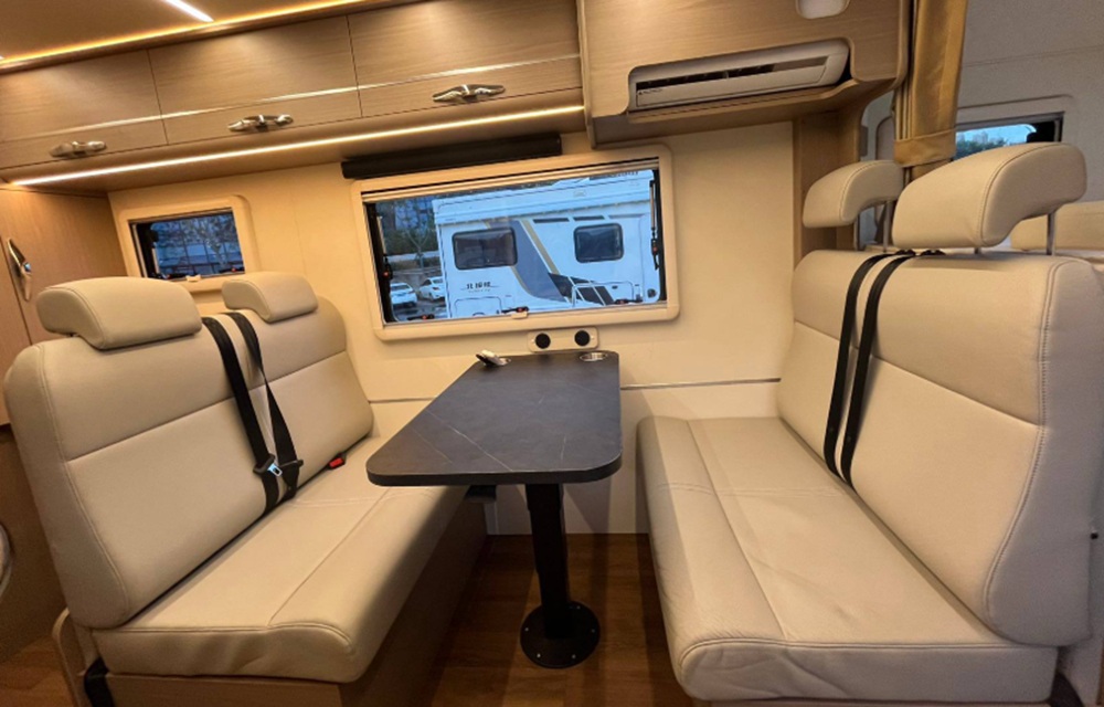 Автодом Changan Peak View RV с полным приводом, АКПП и мощностью 225 л.с. для путешествий