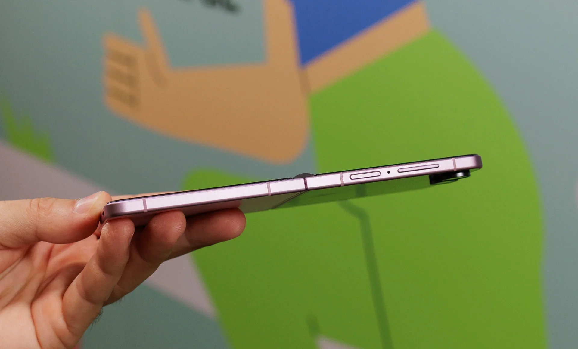 Смартфон Samsung Galaxy Z Flip 8 уступил серии Fold | DGL.RU
